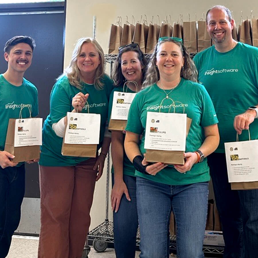 Insighters preparing spring bulb planting kits